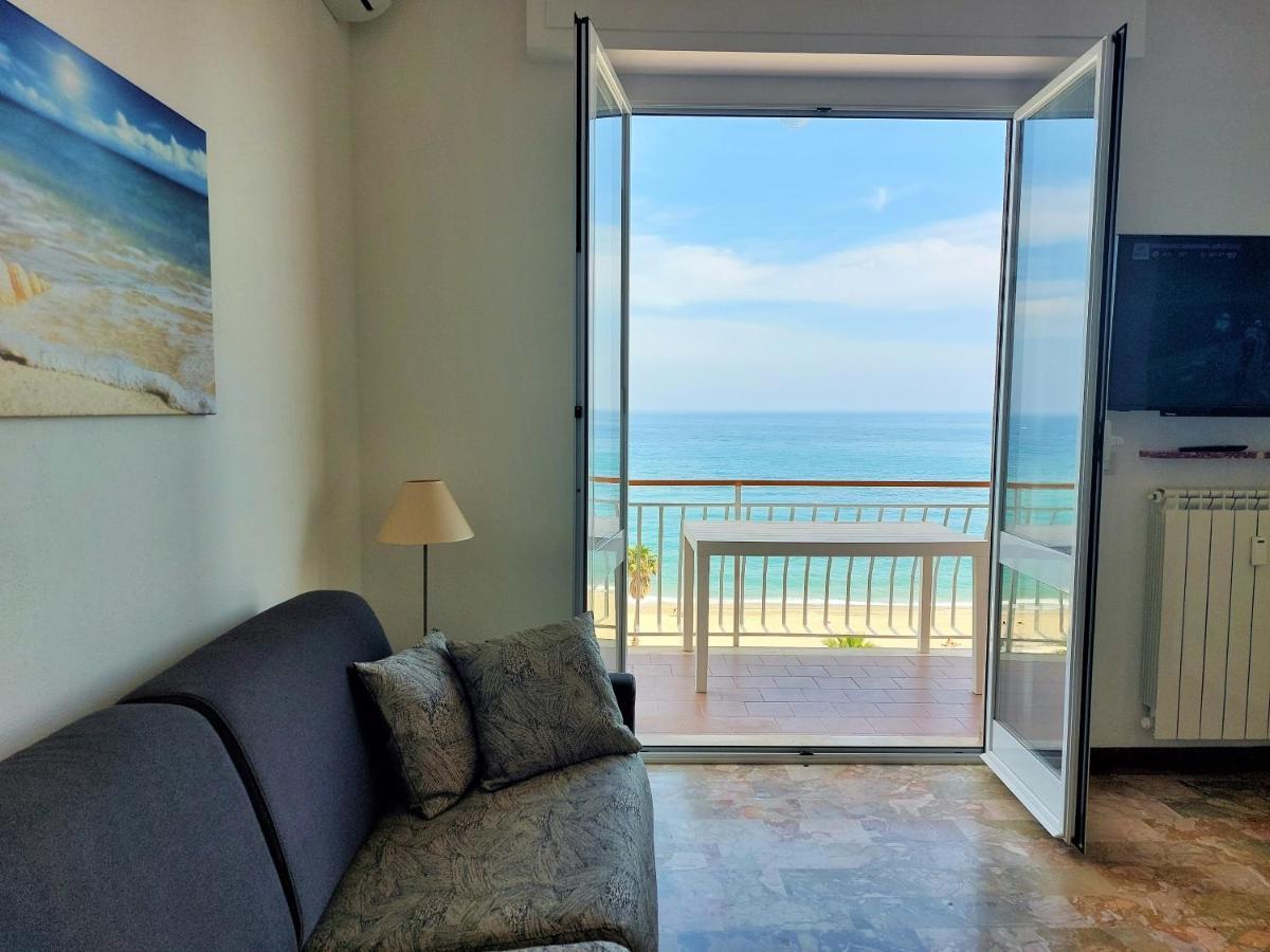 Appartement Maremare, Really On The Beach, With Private Parking