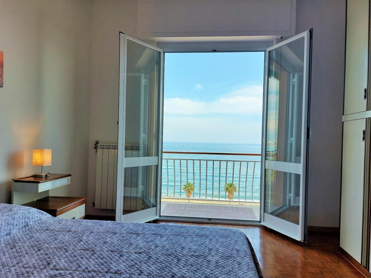 Maremare, Really On The Beach, With Private Parking Appartement *