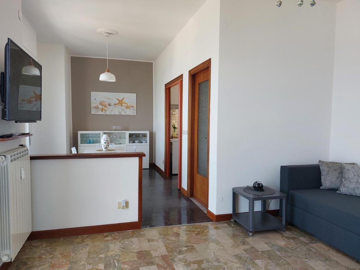 Maremare, Really On The Beach, With Private Parking Appartement *