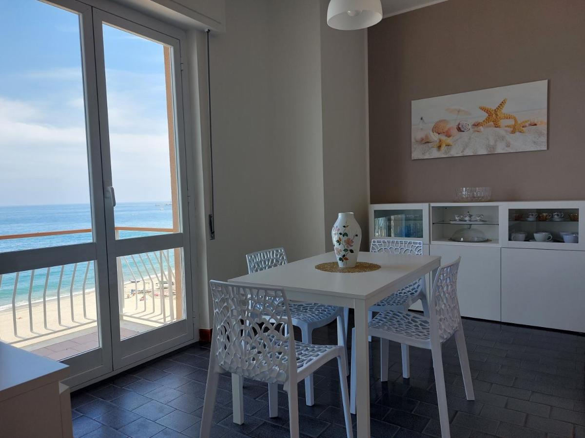Maremare, Really On The Beach, With Private Parking Appartement *