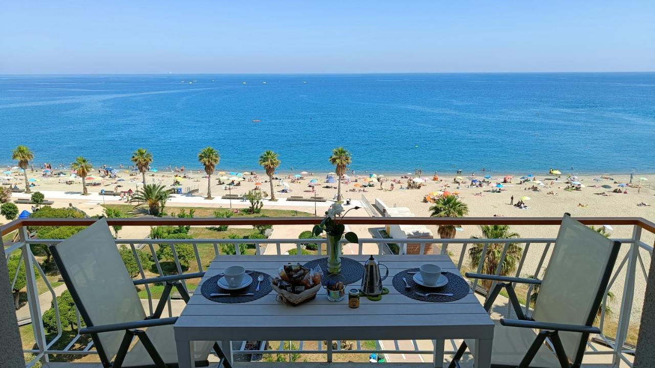 Maremare, Really On The Beach, With Private Parking * Savone