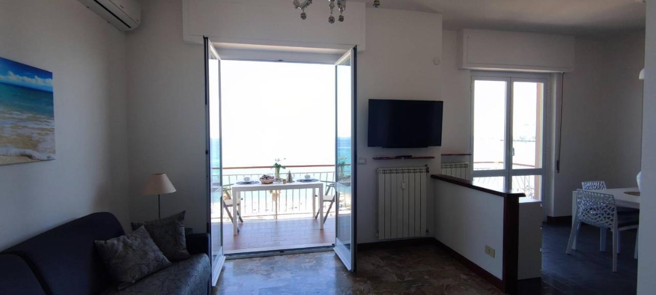 Maremare, Really On The Beach, With Private Parking Savone