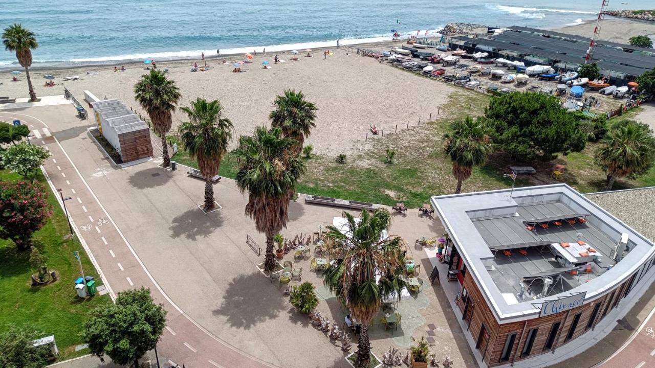 Maremare, Really On The Beach, With Private Parking * Savone